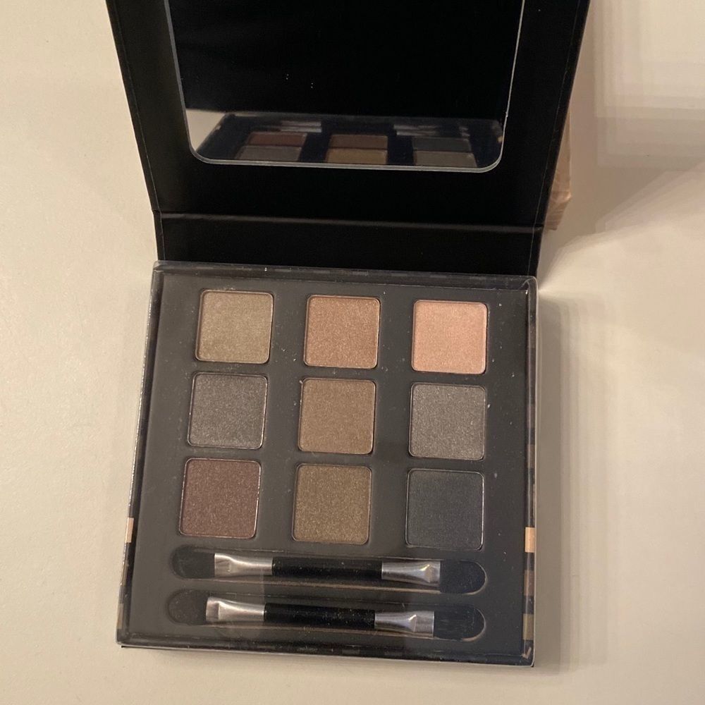 COLORCO EYESHADOW PALETTE  